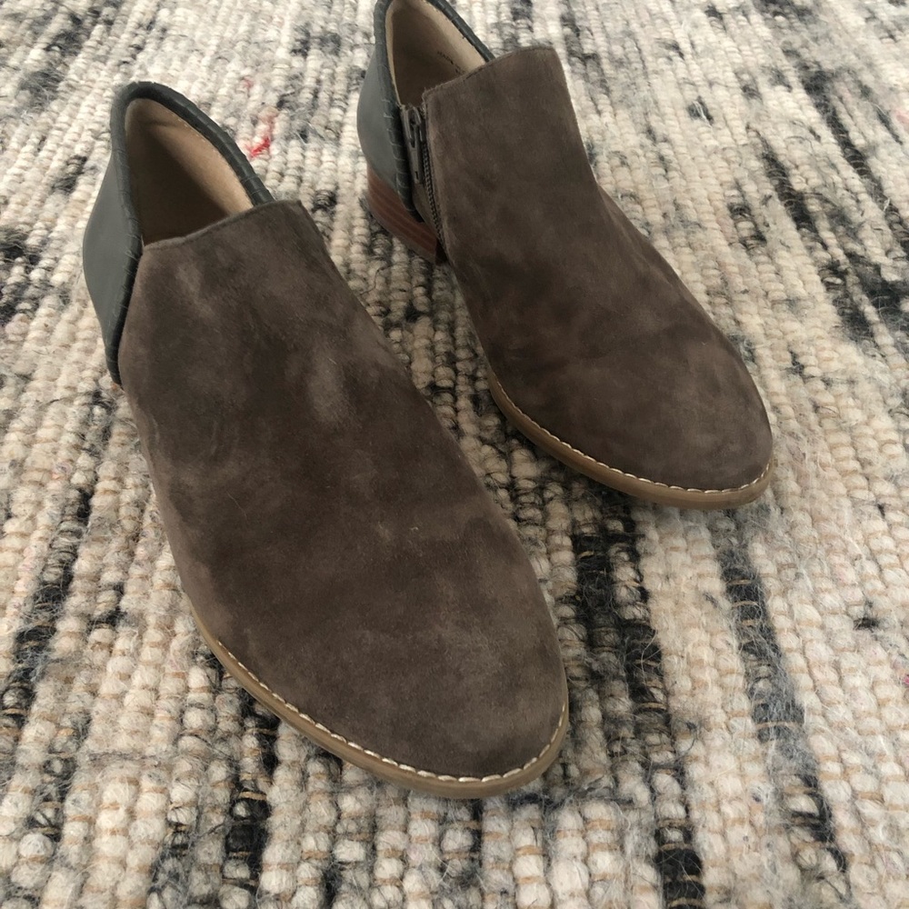 JACK ROGERS SUEDE/LEATHER BOOTIES
